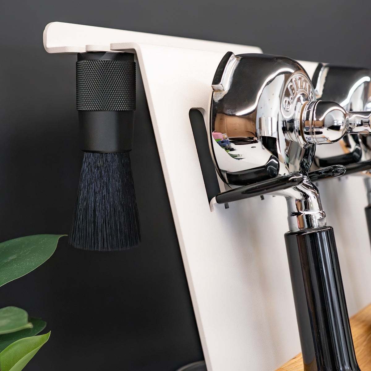 FLATE® Magnetic Barista Brush: pennello da barista magnetico per pulire il portafiltro